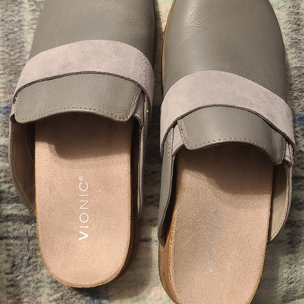 Vionic Women's Charcoal Gray Mules